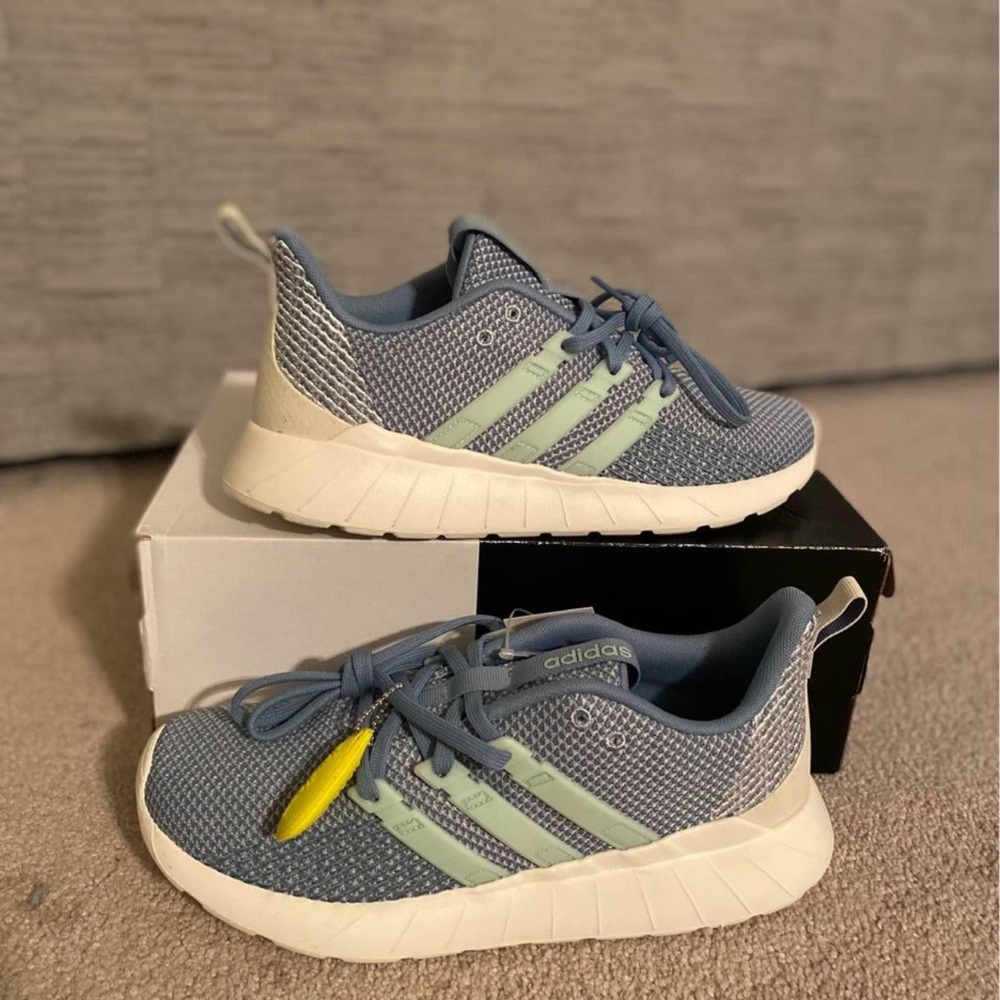 Adidas Questar Flow Women’s size 9